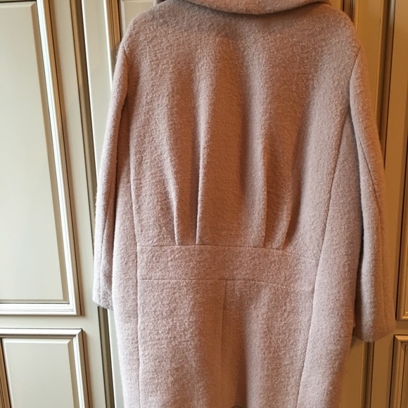 Club Monaco - Picture 3 of 5